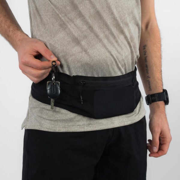 kiprun-comfort-2-unisex-smartphone-running-waistband-black-5-pockets-kiprun-8759941-3.jpg KIPRUN Comfort 2 Unisex Smartphone Running Waistband - Black, 5 pockets